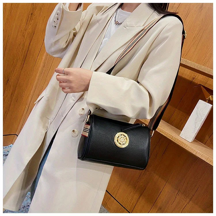 Genuine Leather Crossbody Bags, Ladies' Fashionable Shoulder Bag with Wide Shoulder Strap Metal Sheet Design for Commuting Party