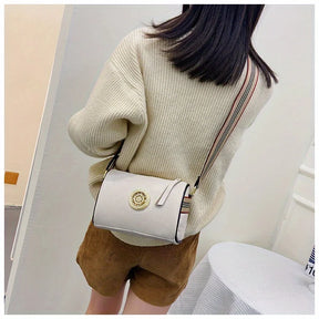 Genuine Leather Crossbody Bags, Ladies' Fashionable Shoulder Bag with Wide Shoulder Strap Metal Sheet Design for Commuting Party